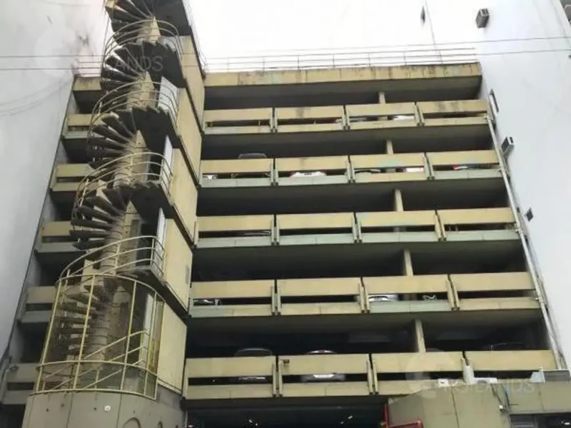 Hipólito Yrigoyen al 900